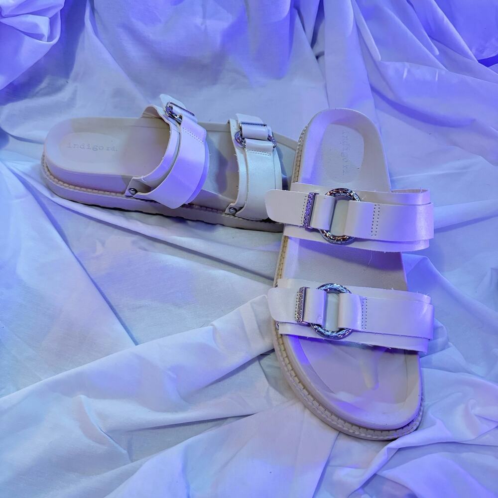 Indigo Road Size 8.5 White Slip on Sandals